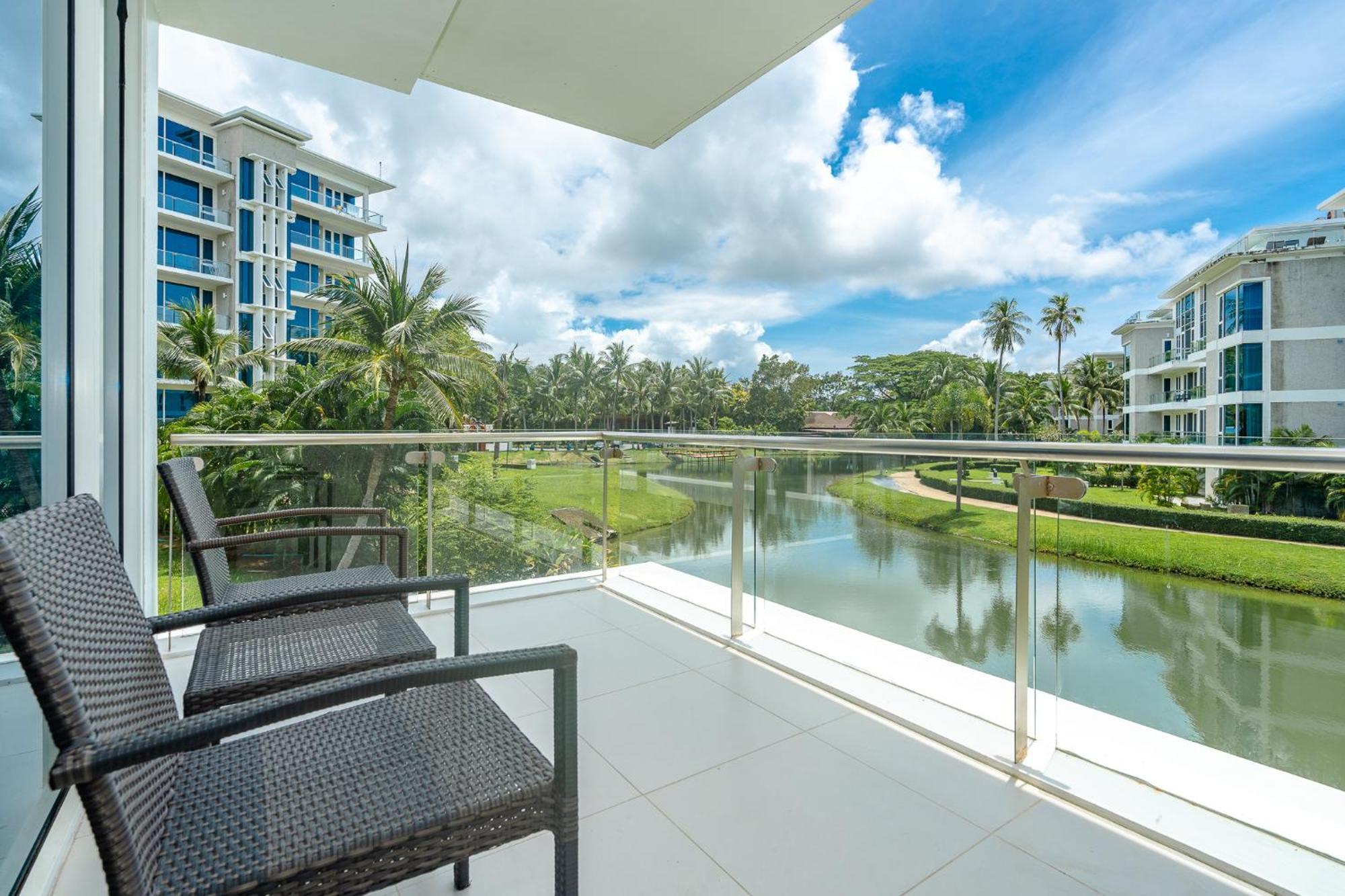 Splash Beach Resort, Maikhao Phuket - Sha Extra Plus Mai Khao Exterior foto Balcony of a condominium