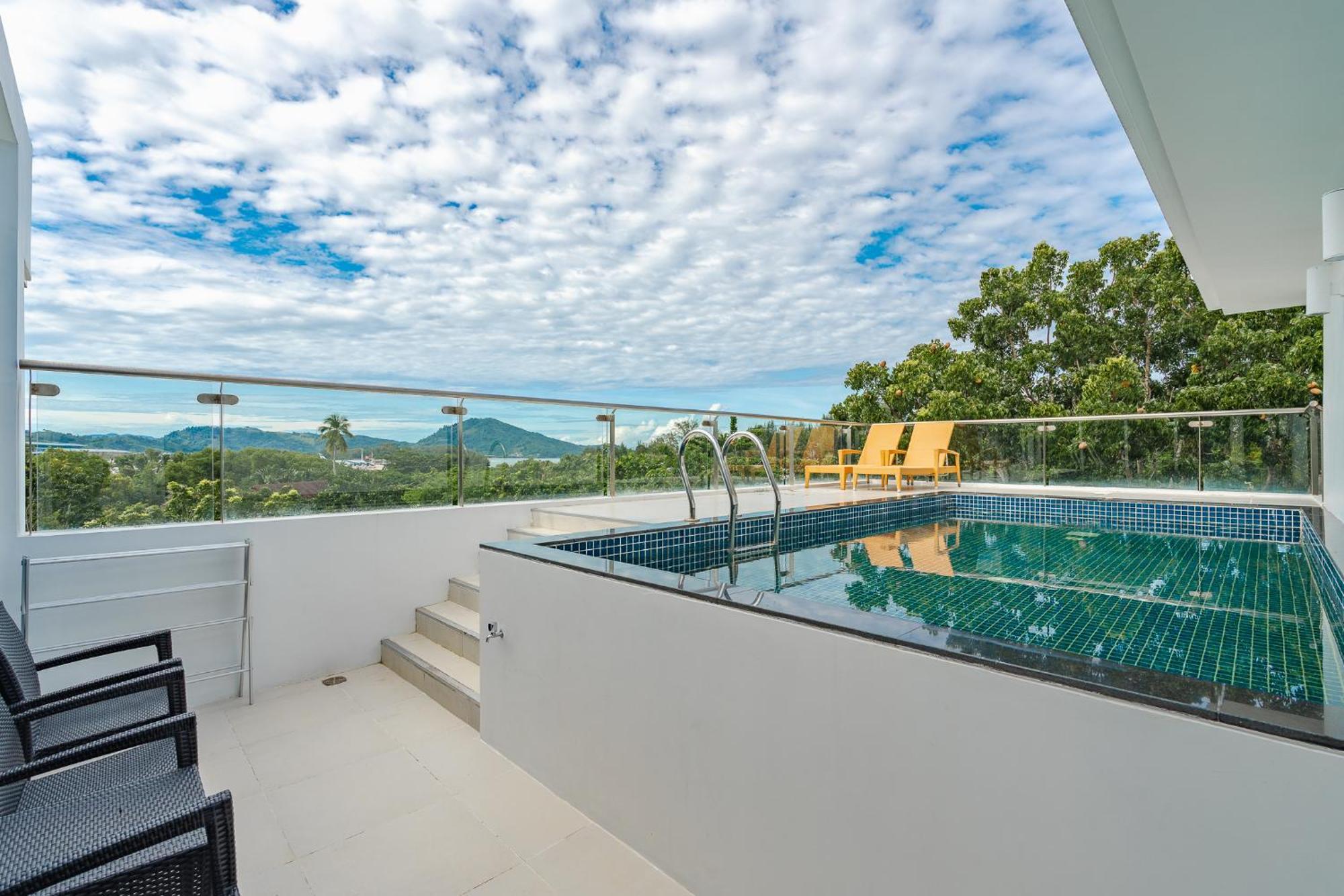 Splash Beach Resort, Maikhao Phuket - Sha Extra Plus Mai Khao Exterior foto The rooftop pool at the hotel