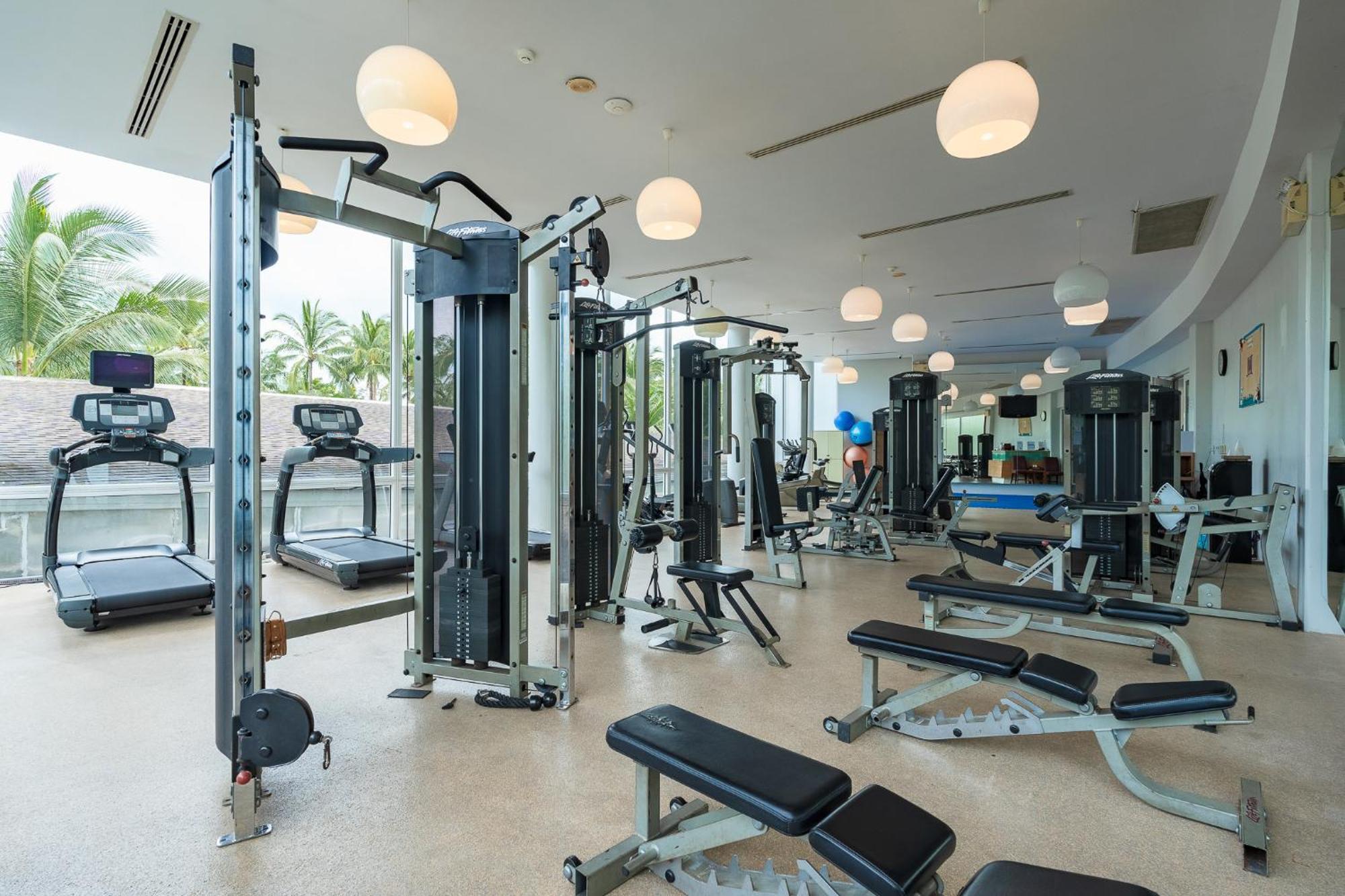 Splash Beach Resort, Maikhao Phuket - Sha Extra Plus Mai Khao Exterior foto A gym at a resort