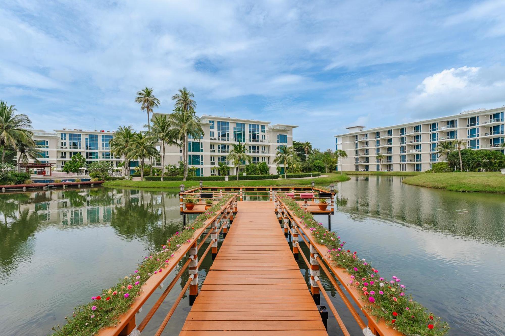Splash Beach Resort, Maikhao Phuket - Sha Extra Plus Mai Khao Exterior foto The Village at Hua Hin Resort